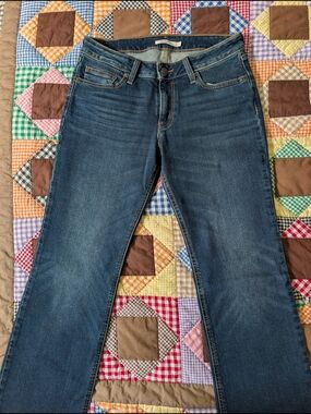 Women’s Blue Denim Jeans - Classic Mid Wash. Superlow boot Levi's Denim